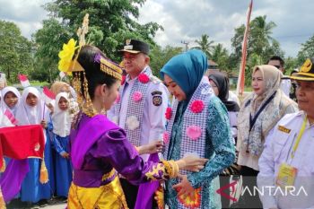 Wabup Konsel : Semangat gotong royong perlu digalakkan untuk membangun desa