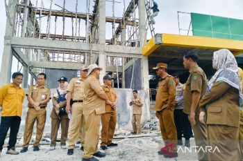 Bupati Sukamara sesalkan molornya pembangunan Puskesmas Jelai