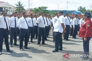 Bupati Supiori perintahkan CPNS dan PPPK harus tinggal di Sorendiweri