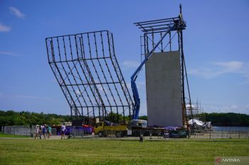 FPTI pasang alat berat stabilkan dinding Piala Dunia Panjat Tebing di Bali