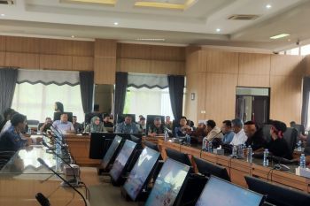 Warga pertanuakan pelaksanaan Perda Kalsel Nomor 3/2012