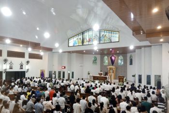 Ibadah Kamis Putih di Gereja Regina Pacis Tanjungpandan berlangsung damai