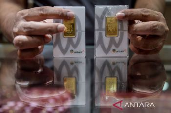 Harga emas Antam hari ini kembali turun