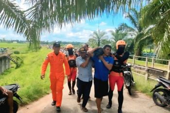 SAR evakuasi jasad suami-istri di saluran irigasi OKU Timur