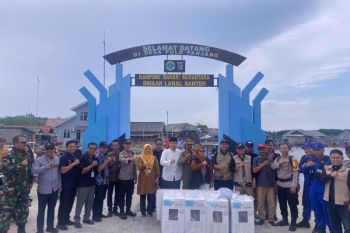 Polisi kawal distribusi logistik PSU Pilkada ke pulau terluar di Serang