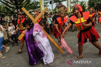 Prosesi Tablo Jalan Salib di Palangka Raya