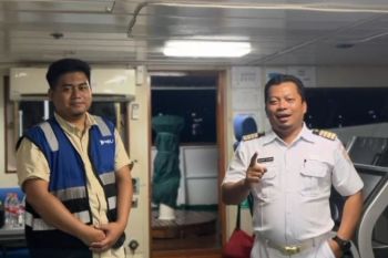 Mengenal KM Binaiya dan Kapten Slamet Yulianto dari atas Pelabuhan Bima