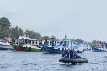 Polisi menyatakan prosesi laut Tuan Meninu berjalan aman