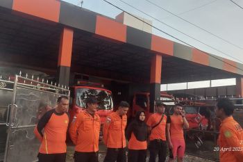 Tim SAR cari pemuda hilang terseret ombak di Padang