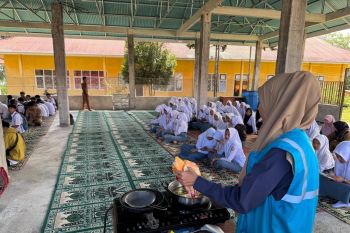 PLN ULP Koto Tuo Goes To School: Edukasi Bahaya Listrik hingga Penggunaan Kompor Induksi di SMKN 1 Matur