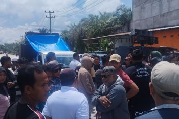 Dua massa nyaris bentrok di Dumai terkait protes pengrusakan Sungai oleh Sinar Mas Grup