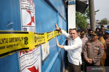 Wali Kota Surabaya pimpin penyegelan gudang milik CV Sentoso Seal