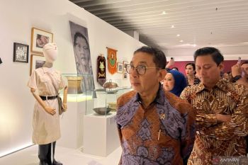 Menbud membuka pameran SUNTING terkait perjuangan perempuan