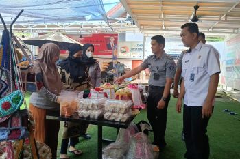 Ditjenpas Sulsel pamerkan produk warga binaan di kantor Imigrasi Makasssar