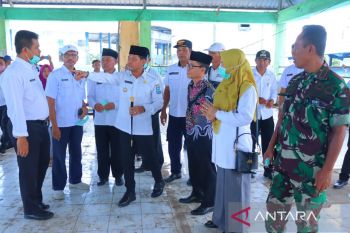 Bupati minta pedagang di Pasar Raya Dompu ditertibkan