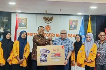 Telkomsel beri bantuan pendidikan mahasiswa UNM dan Unhas