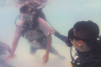 Pelatihan menyelam bagi penyandang tuna netra