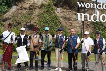 Menteri Pariwisata ajak warga Lombok bangun budaya bersih di destinasi wisata