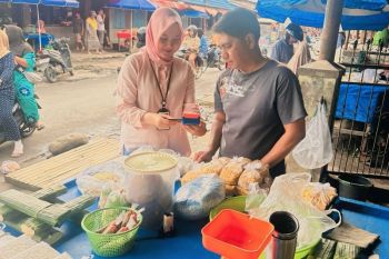 Peringatan Hari Kartini, BRI Kantor Cabang Tanjung Karang frontliner gunakan pakaian adat