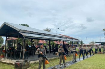 Personel Gabungan Polda Kaltara  Tingkatkan Kompetensi Penembakan Gas Air Mata melalui Sertifikasi