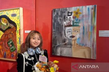 Arnessa, pelukis termuda tampil di pameran seni rupa "Junjung Galuh" Kalsel