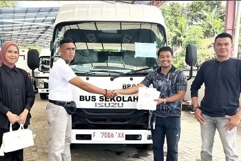 Dorong angkutan umum, Dishub Inhil terima satu unit bus sekolah