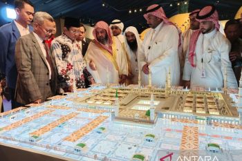 Saudi hosts joint iftars, distributes dates across Ramadan