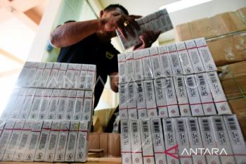Bea Cukai Makassar gagalkan penyelundupan 347.200 batang rokok ilegal lewat ekspedisi