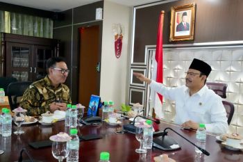 Mensos Saifullah mengkaji usulan Taman Siswa untuk Sekolah Rakyat