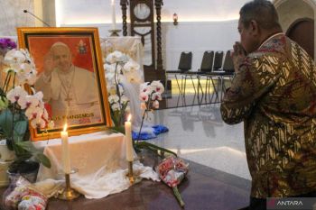 Umat Katolik mulai tiba di Basilika hadiri pemakaman Paus