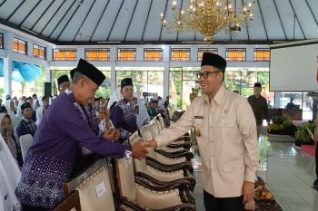 Bupati Batang  ingatkan calon haji jaga nama baik Indonesia