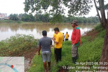 Lansia warga Tambang hanyut terbawa arus Sungai Kampar