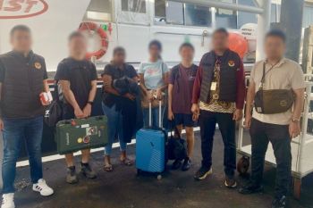 Imigrasi Batam deportasi sembilan WNA penyalahgunaan izin tinggal