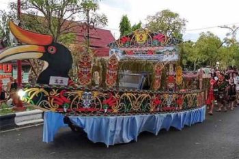 Pawai budaya meriahkan HUT Kapuas berlangsung semarak