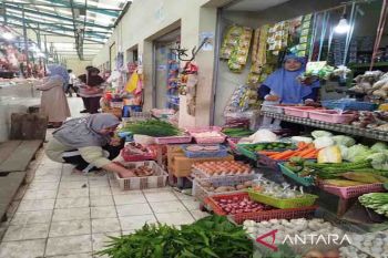Disperindagkop Kobar sebut harga sejumlah komoditas alami fluktuasi