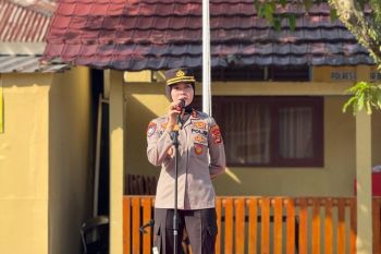 Kapolres Pesisir Barat minta personelnya tingkatkan pelayanan kepada warga