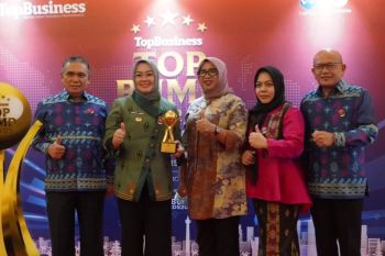 Wali Kota Kendari raih penghargaan nasional Top Pembina BUMD Award 2025