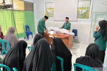 Baznas beri pelatihan pengurusan jenazah perempuan ke IRT di Kendari