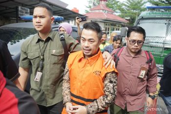 Mantan Pj Wali Kota Pekanbaru didakwa potong APBD hingga Rp8,9 milliar