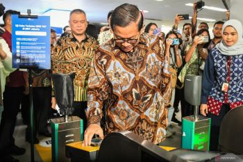 Gubernur DKI Pramono akan ikut aturan wajib naik transportasi umum mulai esok