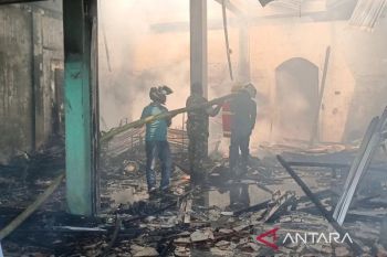 Dua ruko di Nagan Raya terbakar, seorang warga meninggal dunia