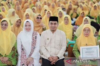 Wako bersama ketua TP-PKK Kota Solok hadiri pengajian aisyiyah se-Sumbar