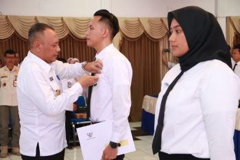 Wali Kota Tegal serahkan SK 236 CPNS