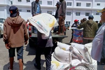 Pemkab Jayawijaya distribusi logistik ke distrik terdampak banjir