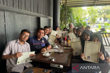 Ijazah 15 guru Pekanbaru yang sempat ditahan sekolah dikembalikan