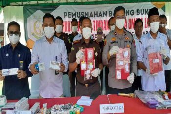 Kejaksaan Negeri musnahkan barang bukti hasil kejahatan di wilayah Kobar