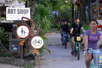 Serunya bersepeda menyusuri keindahan Pantai Sanur Bali