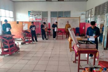 CV Anugerah Perdana tegaskan komitmen pendidikan lewat pengawasan UKK di SMK TBSM Eklesia Tentena