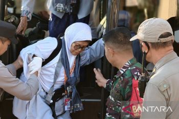 Kloter pertama JCH Embarkasi Lombok mulai masuk Asrama Haji NTB