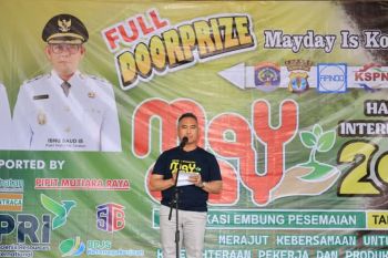 Wali Kota Tarakan Menanam Pohon Dalam Rangka May Day